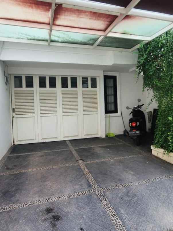 dijual rumah jalan raya veteran bintaro