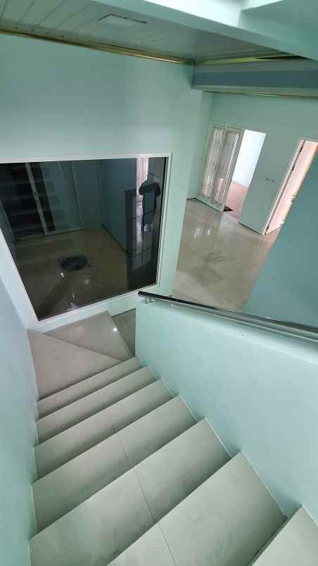 dijual rumah jalan royal residence