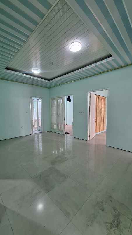 dijual rumah jalan royal residence