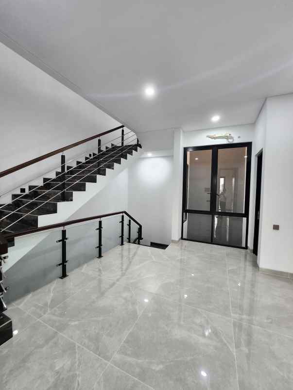 dijual rumah jalan villa taman telaga