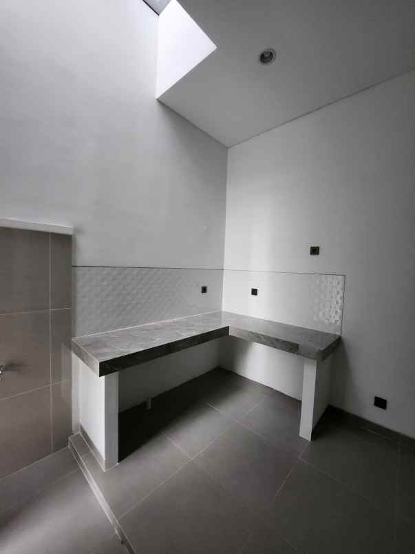 dijual rumah jalan villa taman telaga