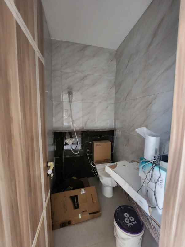 dijual rumah jalan woodland