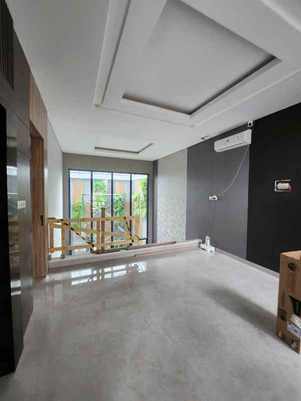 dijual rumah jalan woodland