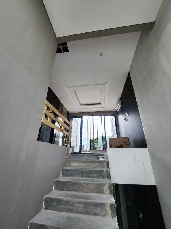 dijual rumah jalan woodland