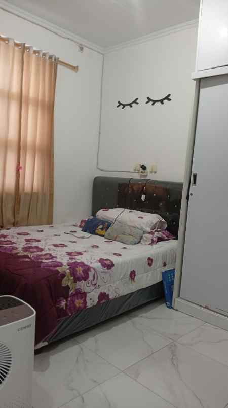 dijual rumah jl abadi kebon besar