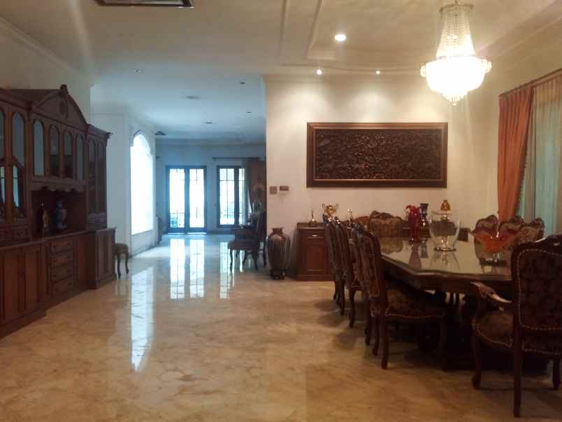 dijual rumah jl ampera raya