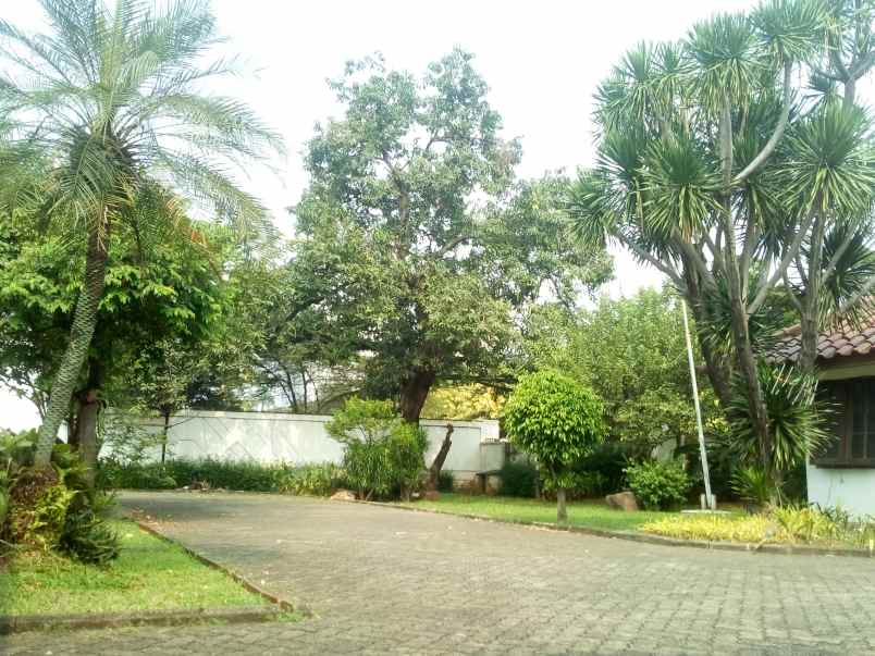 dijual rumah jl ampera raya