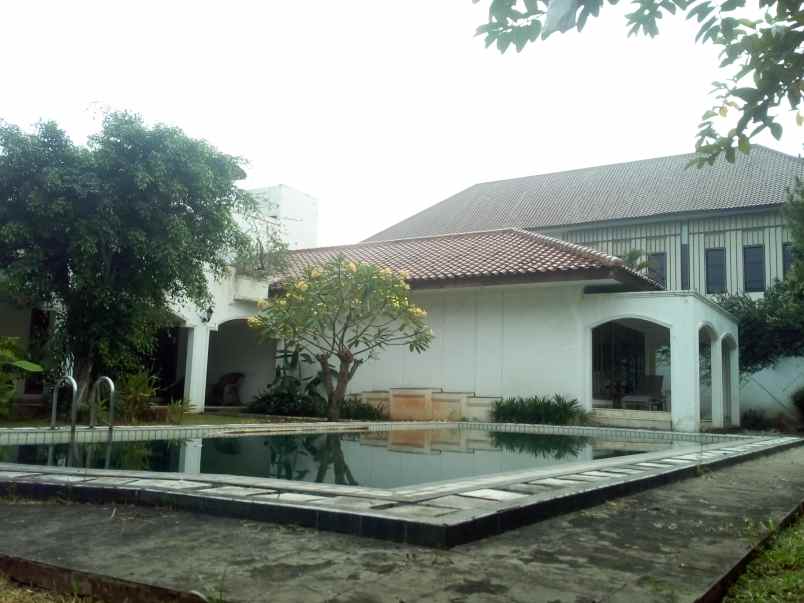 dijual rumah jl ampera raya