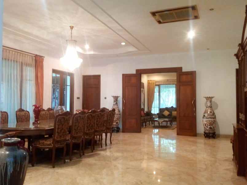 dijual rumah jl ampera raya