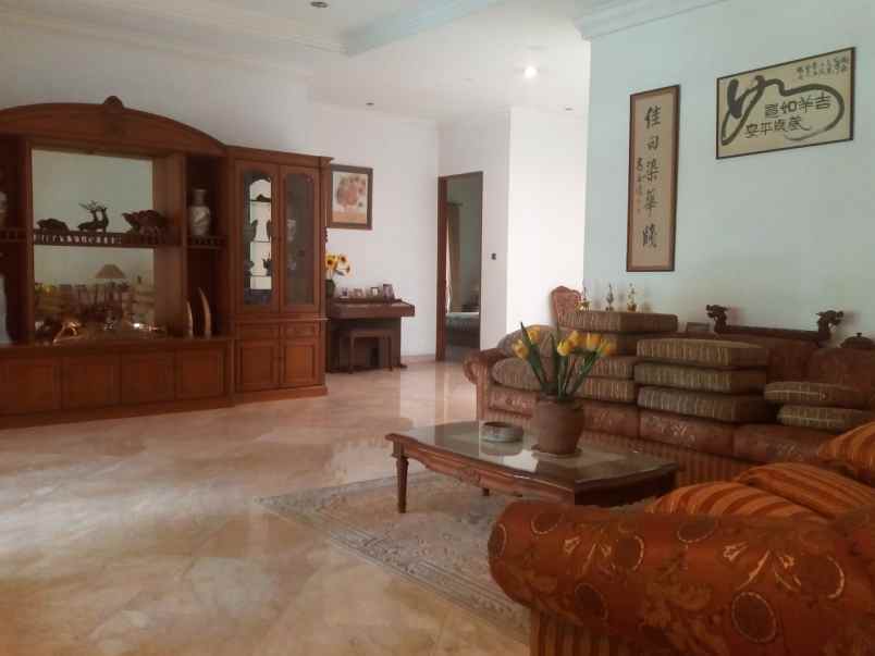 dijual rumah jl ampera raya