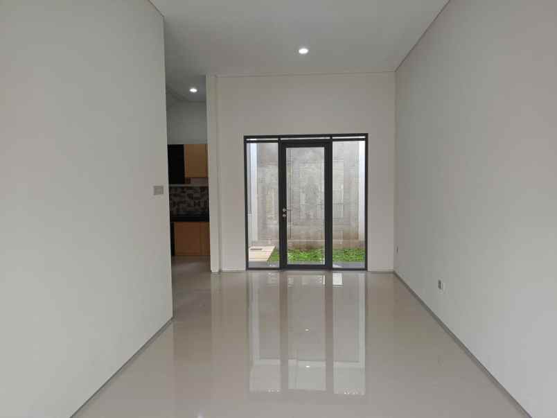 dijual rumah jl aria graha cipamokolan