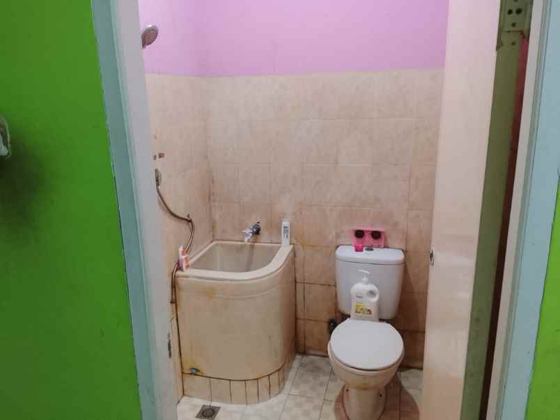 dijual rumah jl aur kuning