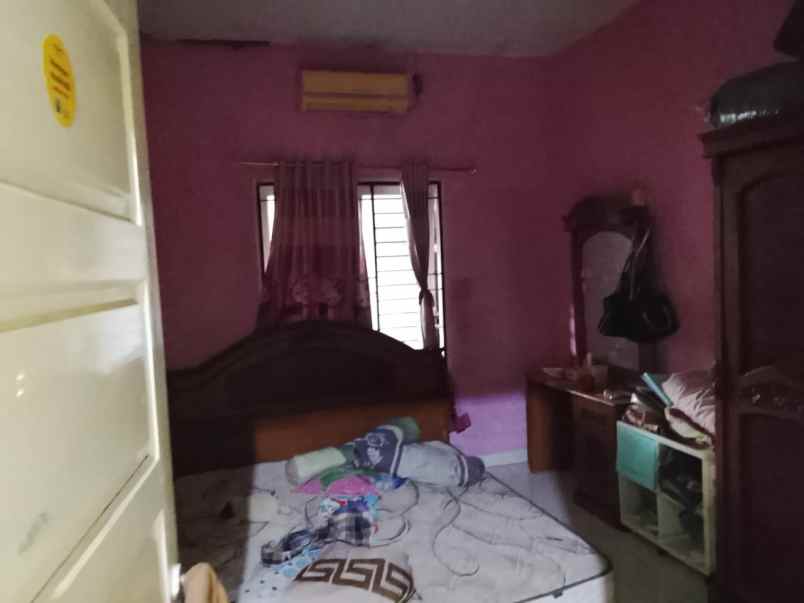 dijual rumah jl aur kuning