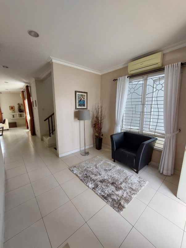 dijual rumah jl boulevard raya kota