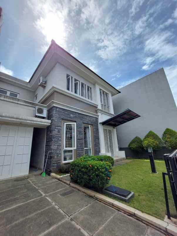 dijual rumah jl boulevard raya kota