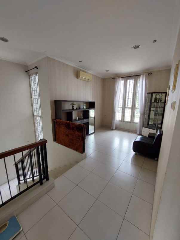 dijual rumah jl boulevard raya kota