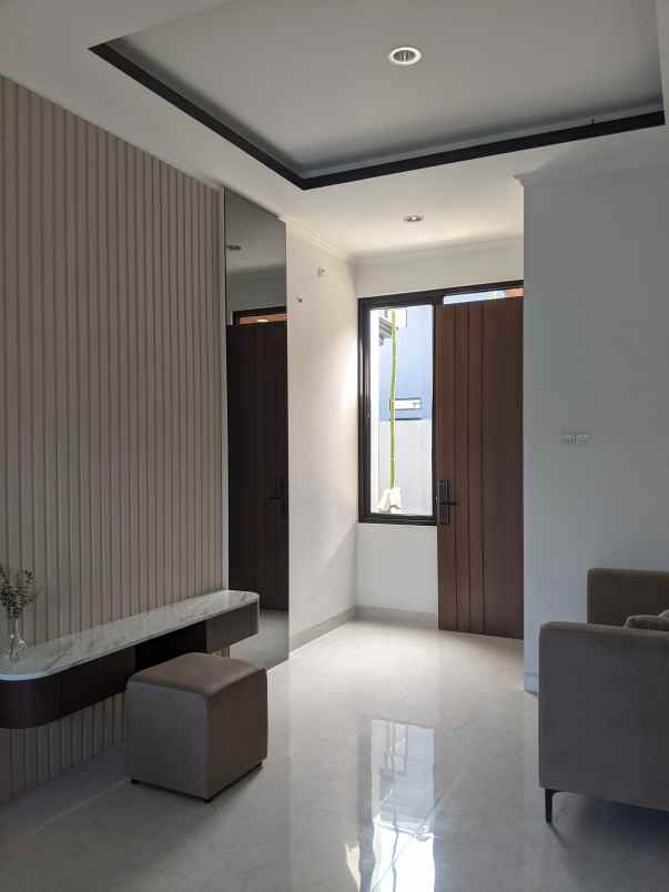 dijual rumah jl buaran rawabuntu