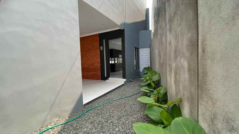 dijual rumah jl cibodas antapani bandung