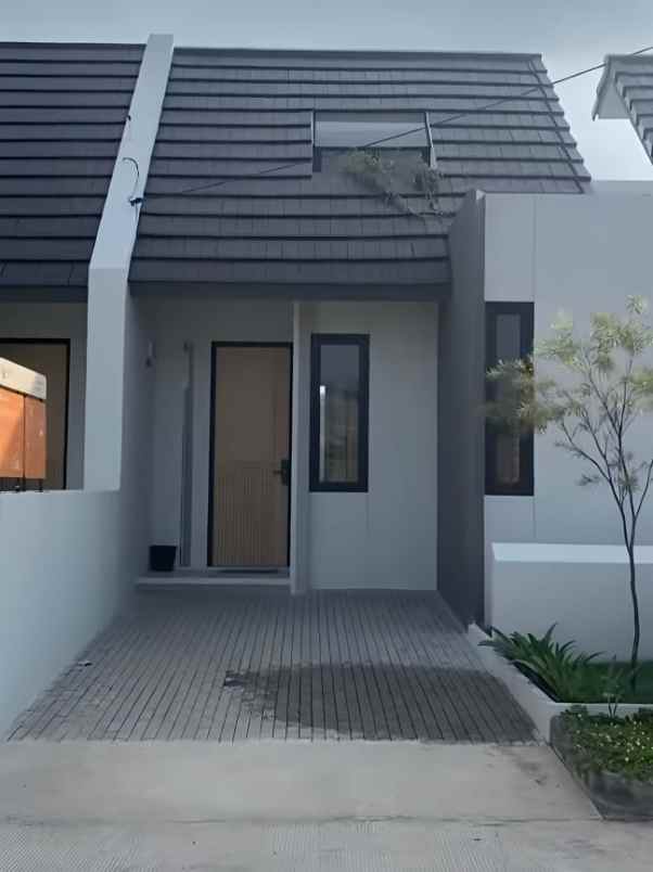 dijual rumah jl cigondewah hilir