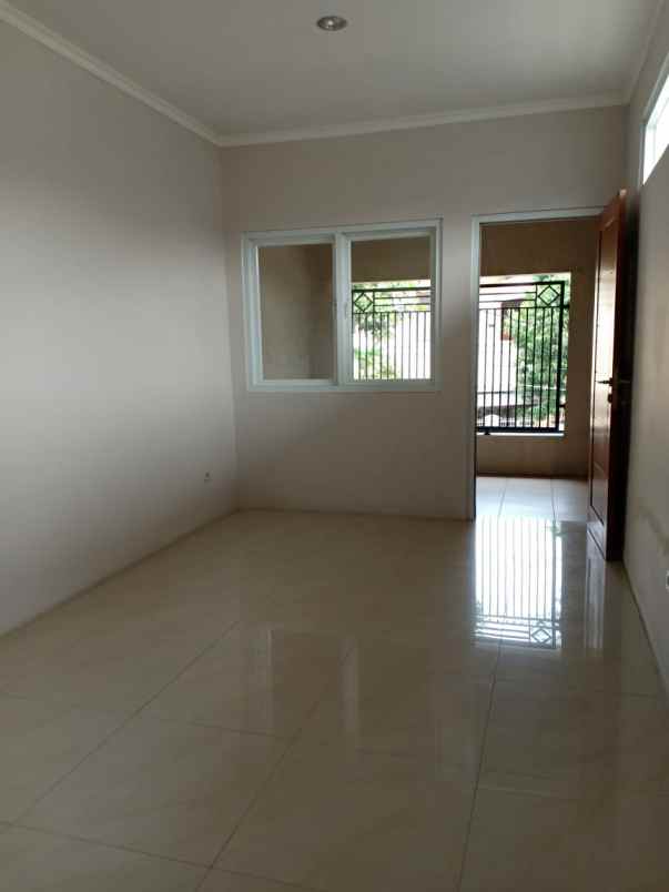 dijual rumah jl cinere raya no 38 rw 6