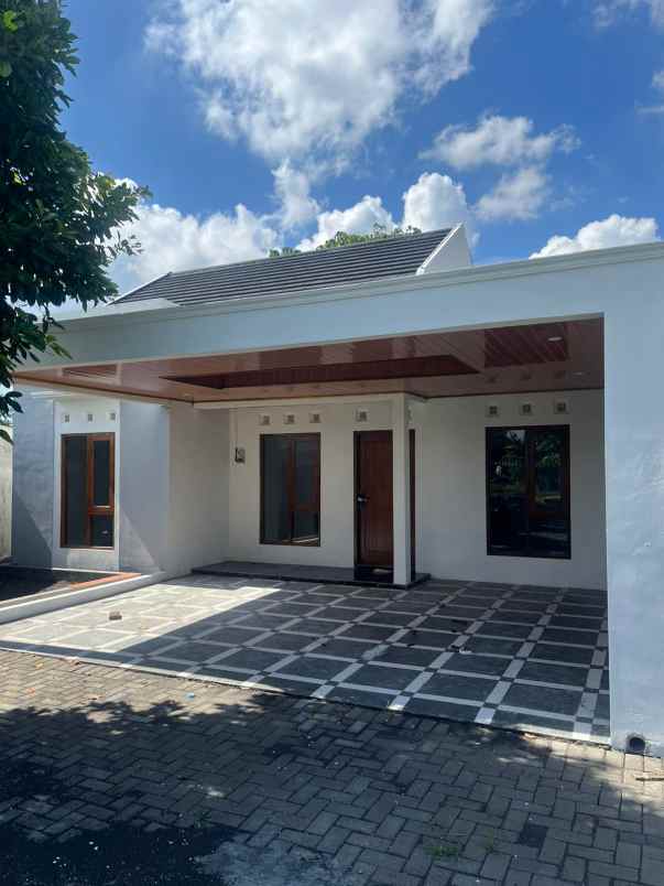 dijual rumah jl godean km 7