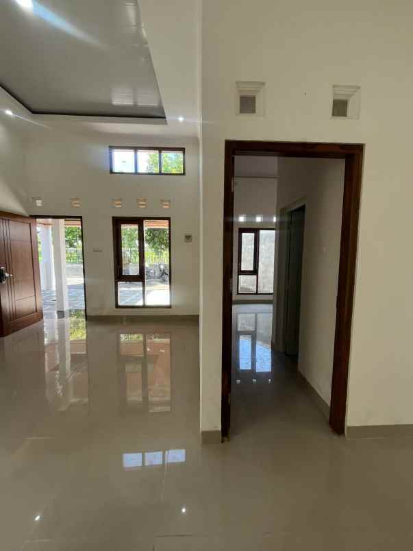 dijual rumah jl godean km 7