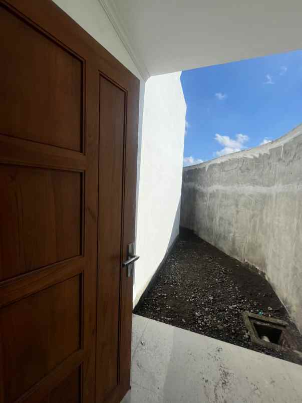 dijual rumah jl godean km 7