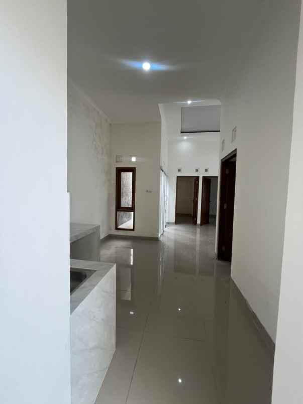 dijual rumah jl godean km 7