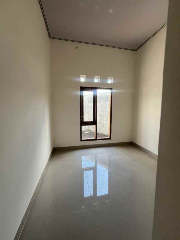 dijual rumah jl godean km 7