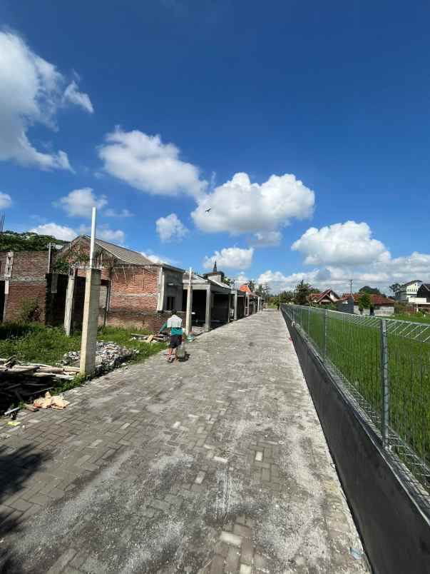 dijual rumah jl godean km 7