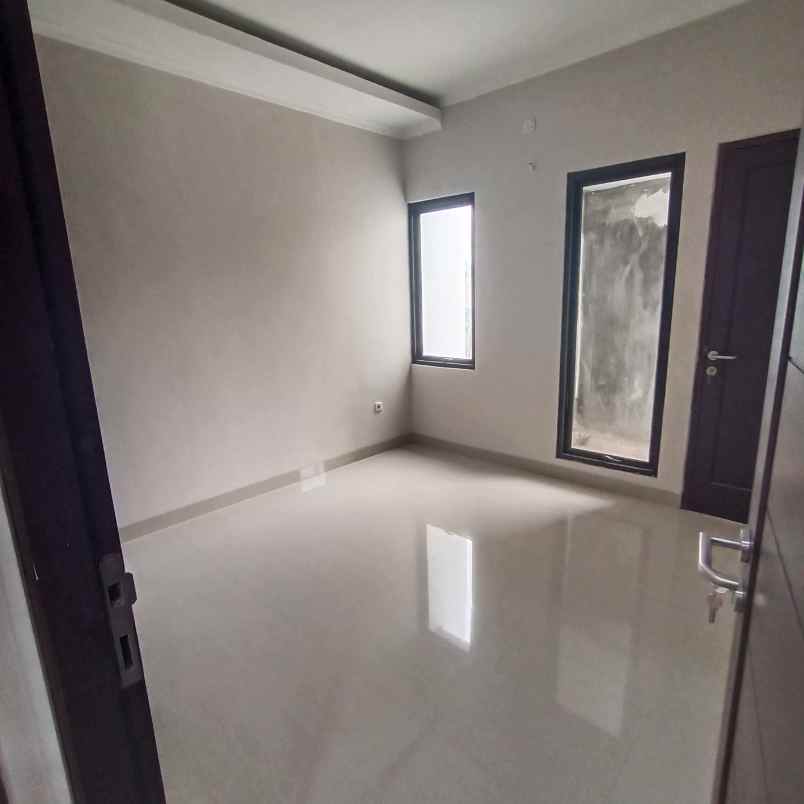 dijual rumah jl haji sarmah emerald bintaro