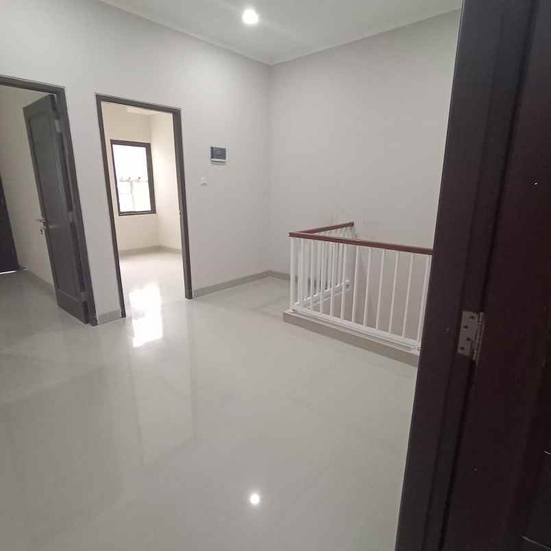 dijual rumah jl haji sarmah emerald bintaro