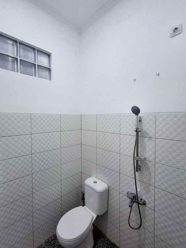 dijual rumah jl jatihandap bandung