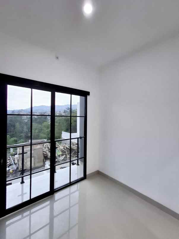 dijual rumah jl jatihandap bandung