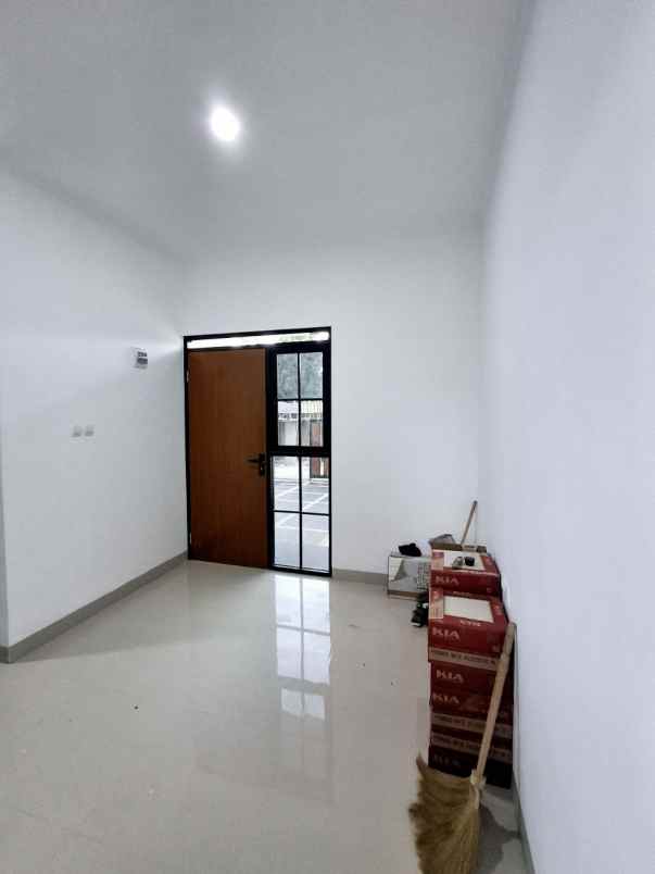 dijual rumah jl jatihandap bandung