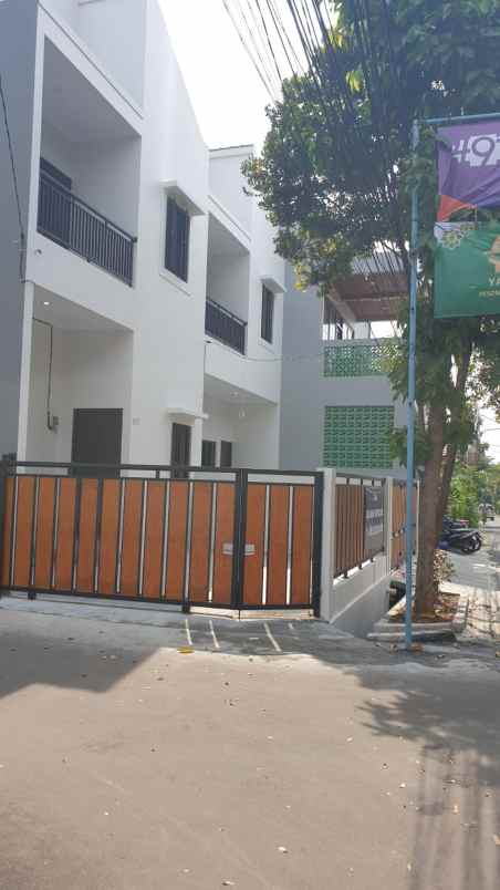 dijual rumah jl kalisari pasar rebo