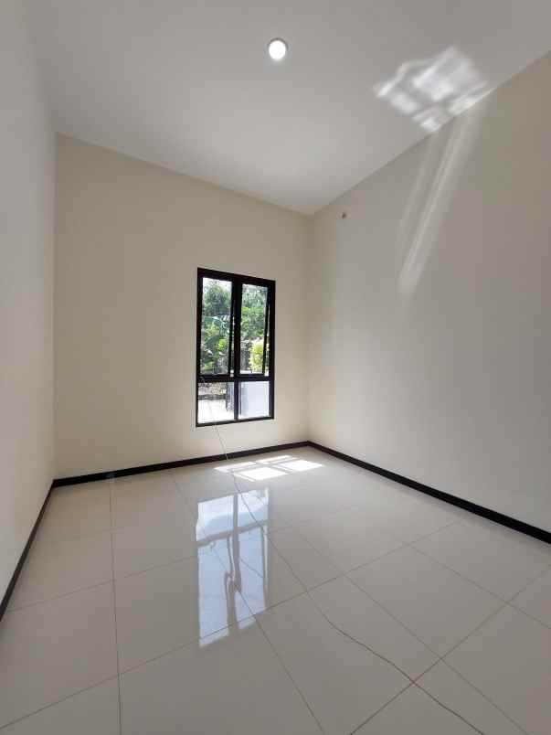 dijual rumah jl kaliurang km 11