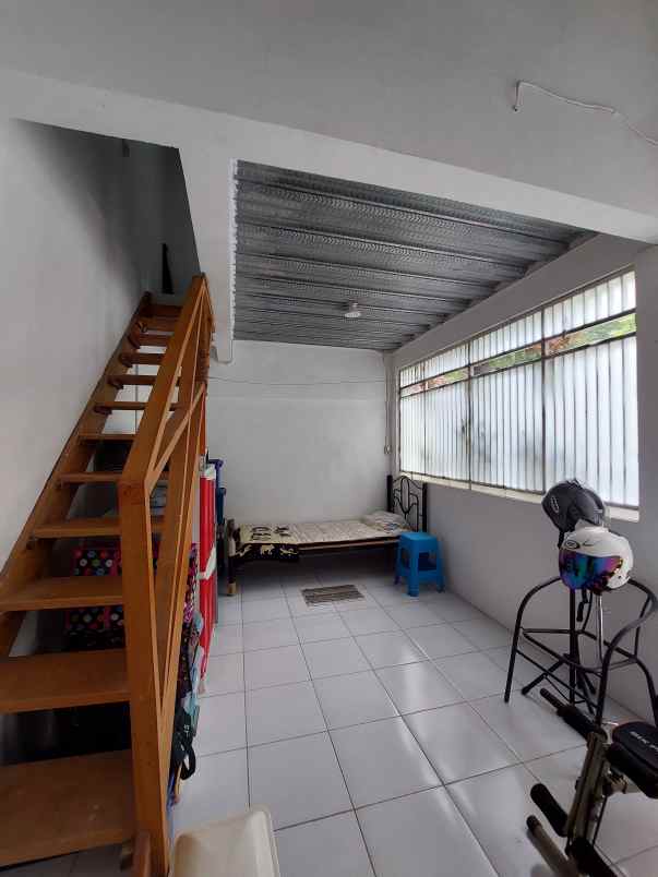 dijual rumah jl kaliurang km 12