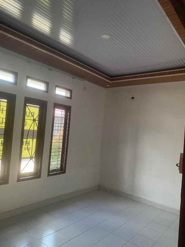 dijual rumah jl kartama