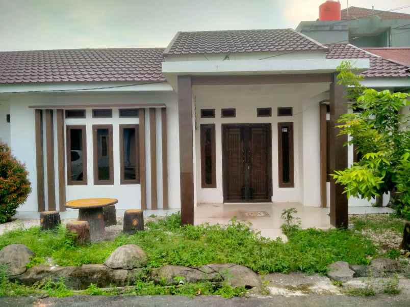 dijual rumah jl kartama