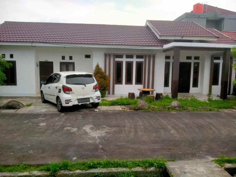 dijual rumah jl kartama