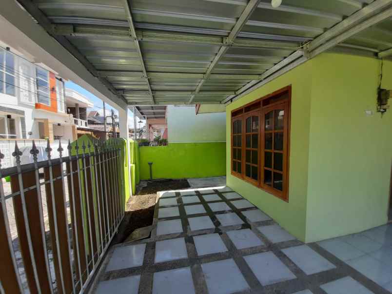 dijual rumah jl kelimutu