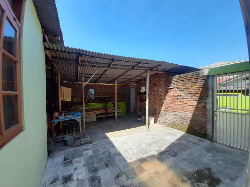 dijual rumah jl kelimutu