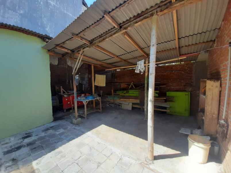 dijual rumah jl kelimutu