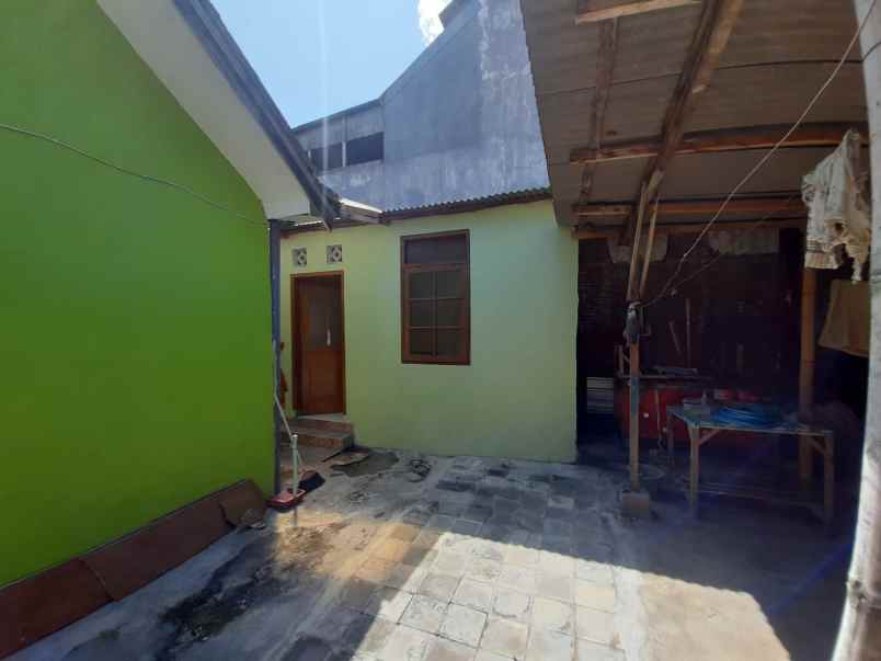 dijual rumah jl kelimutu