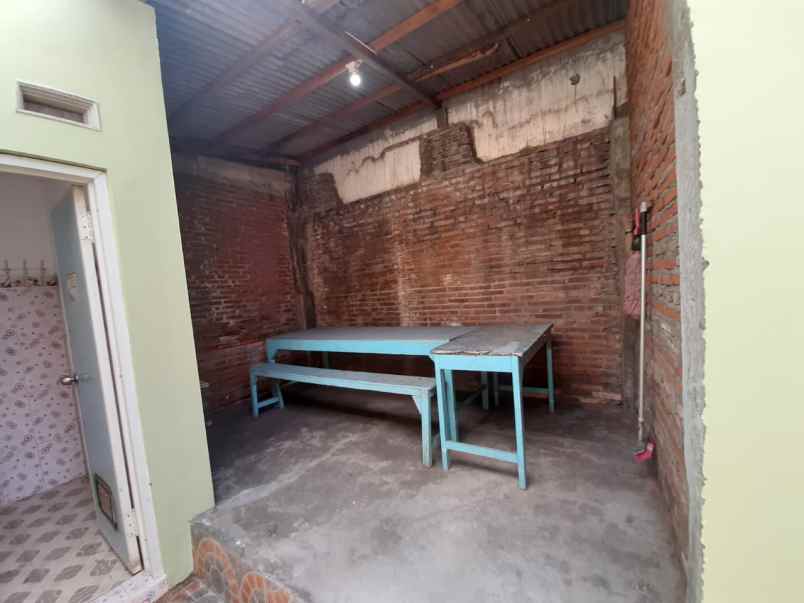 dijual rumah jl kelimutu