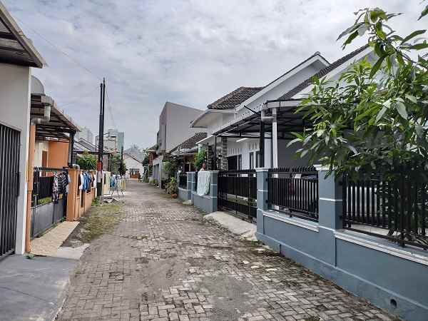 dijual rumah jl lempongsari sariharjo