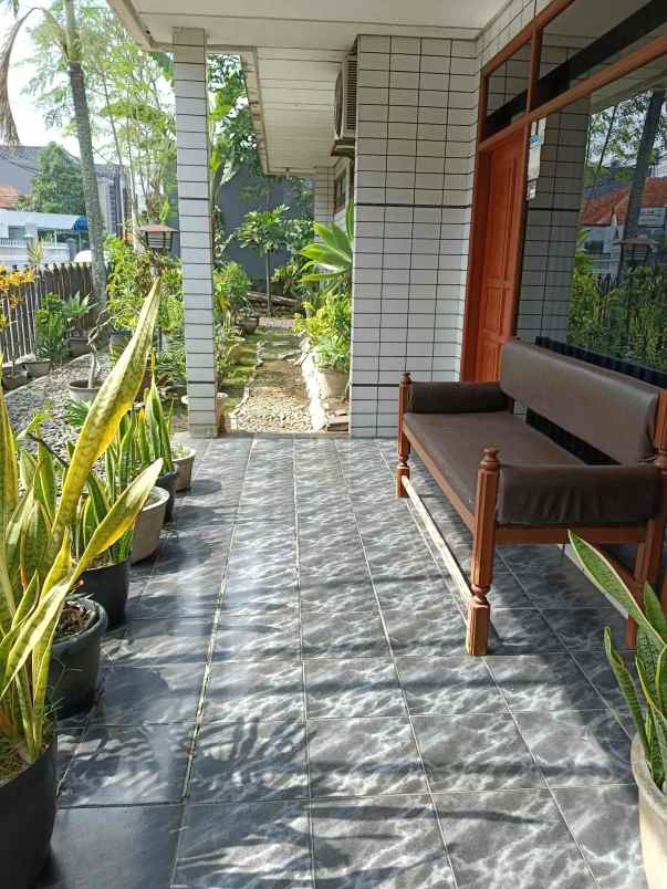 dijual rumah jl nayaga