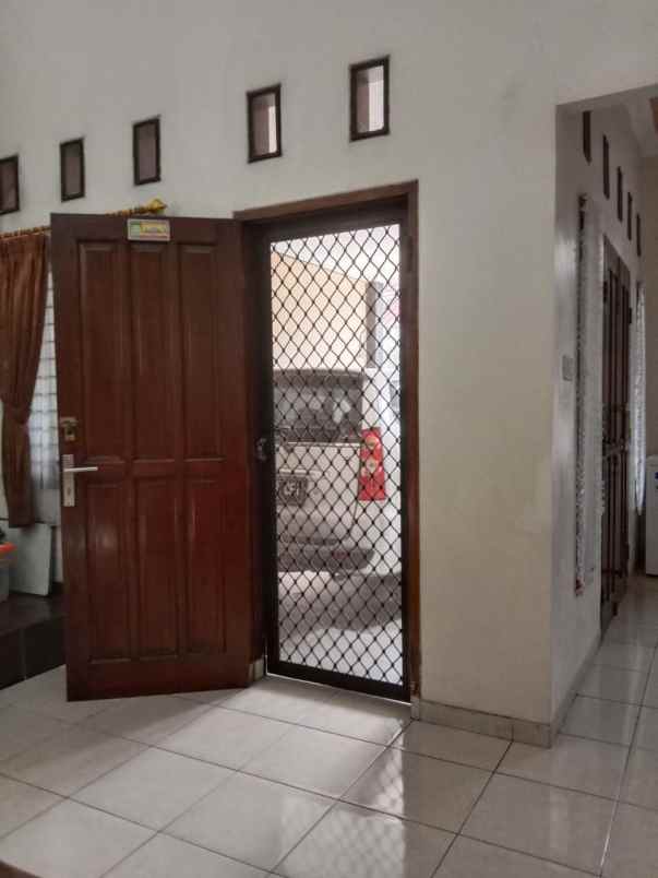 dijual rumah jl pakubuwono cibodas baru