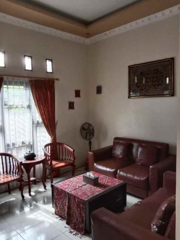 dijual rumah jl pakubuwono cibodas baru